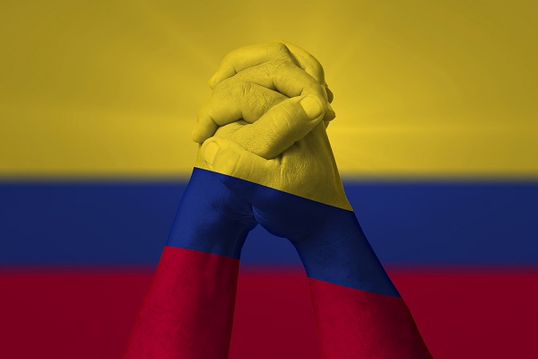 manos-bandera-colombia